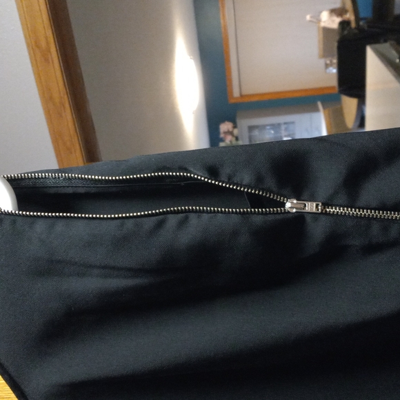 Express  Top - Picture 2 of 3